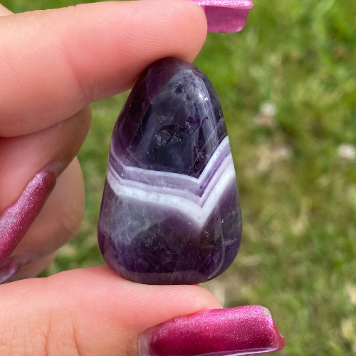 Pierre roulée d'améthyste chevron