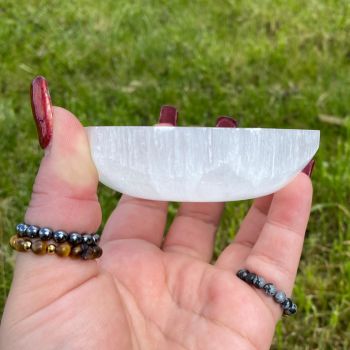 Bol de sélénite hexagonal – Image 5