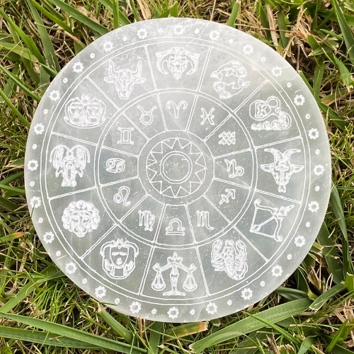 plaque sélénite ronde avec les 12 signes astrologiques