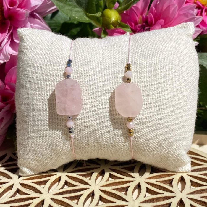2 bracelets bohèmes fait main en quartz rose, monté sur fil rose avec apprêts argentés ou dorés, signé Les Merveilles by Pauline.