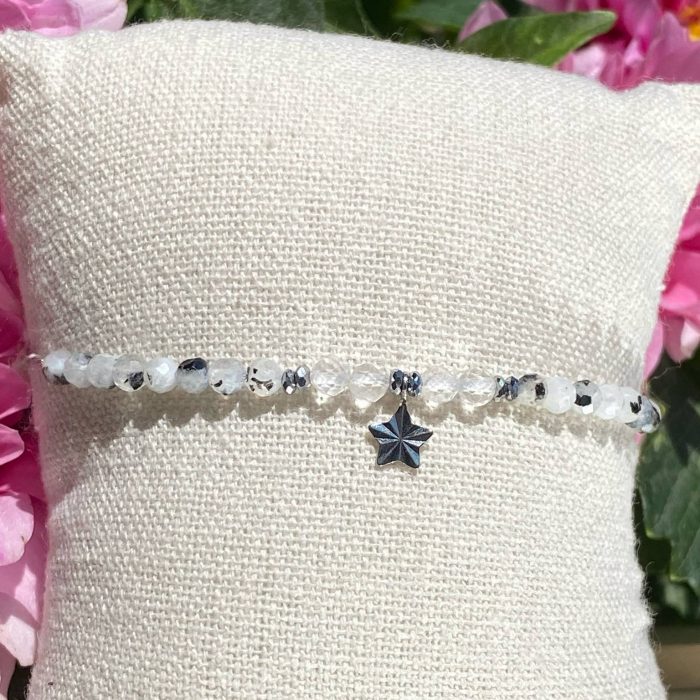 Bracelet bohème fait main en quartz tourmaline, monté sur fil gris avec apprêts argentés, breloque étoile, signé Les Merveilles by Pauline.