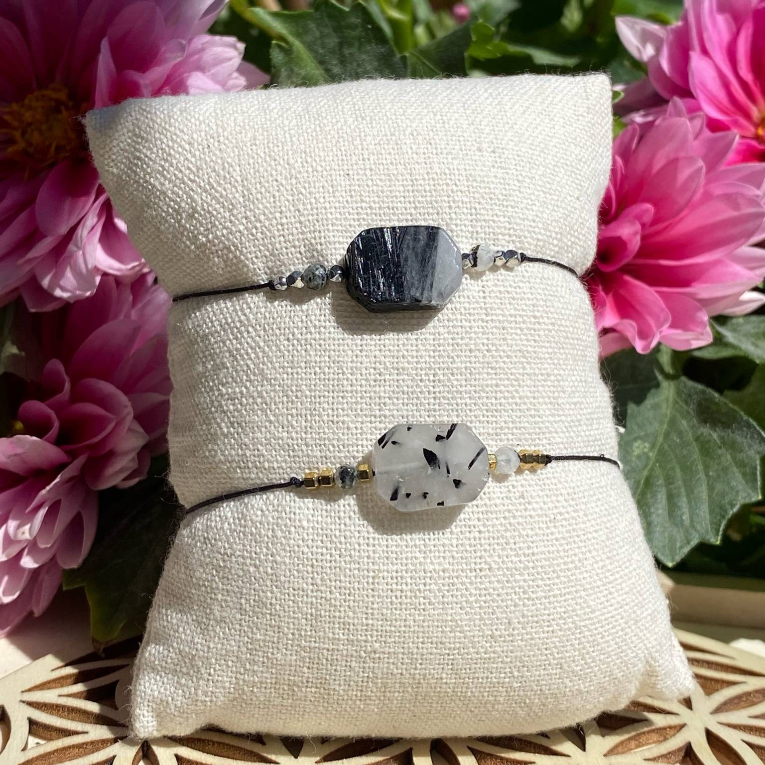 2 bracelets bohèmes fait main en quartz tourmaline, monté sur fil rose avec apprêts argentés ou dorés, signé Les Merveilles by Pauline.