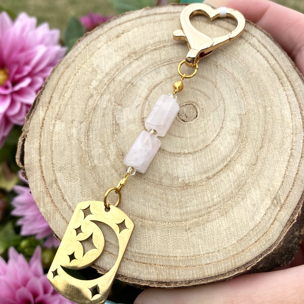 Porte-clé en quartz rose avec breloque carte lune étoilée, fait main
