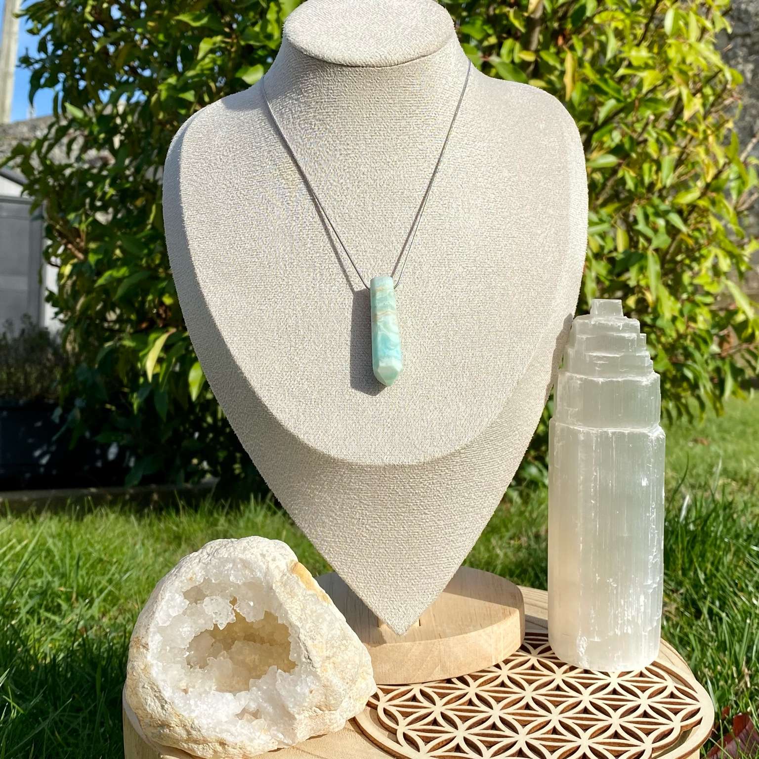 Collier pendentif pointe Calcite Bleue des Caraïbes - Sérénité & Expression – Image 2