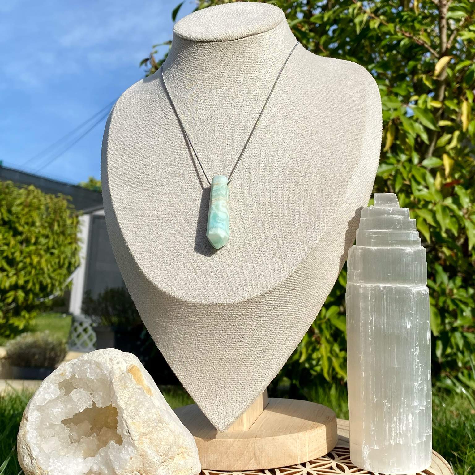 Collier pendentif pointe Calcite Bleue des Caraïbes - Sérénité & Expression