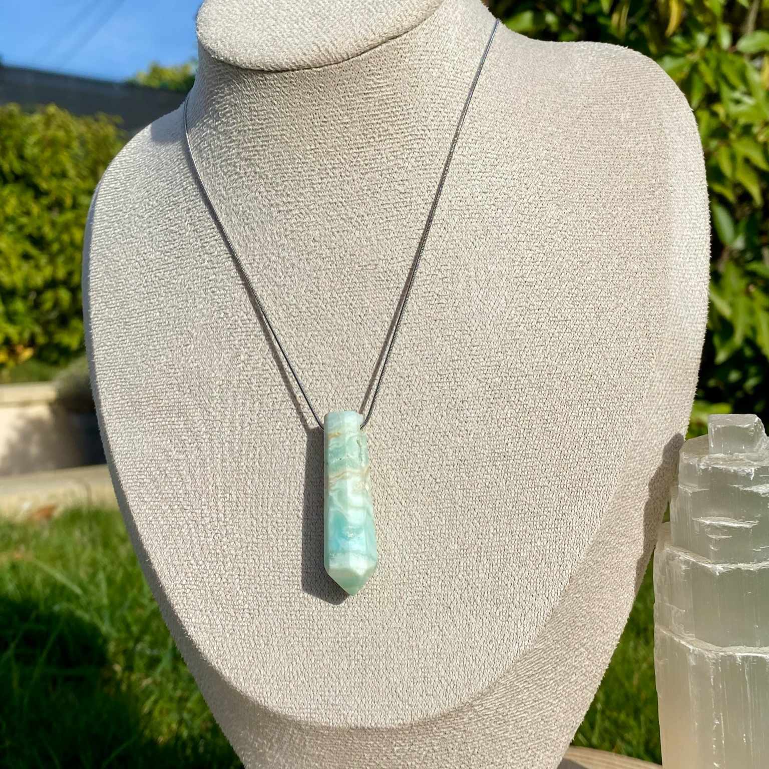 Collier pendentif pointe Calcite Bleue des Caraïbes - Sérénité & Expression – Image 4