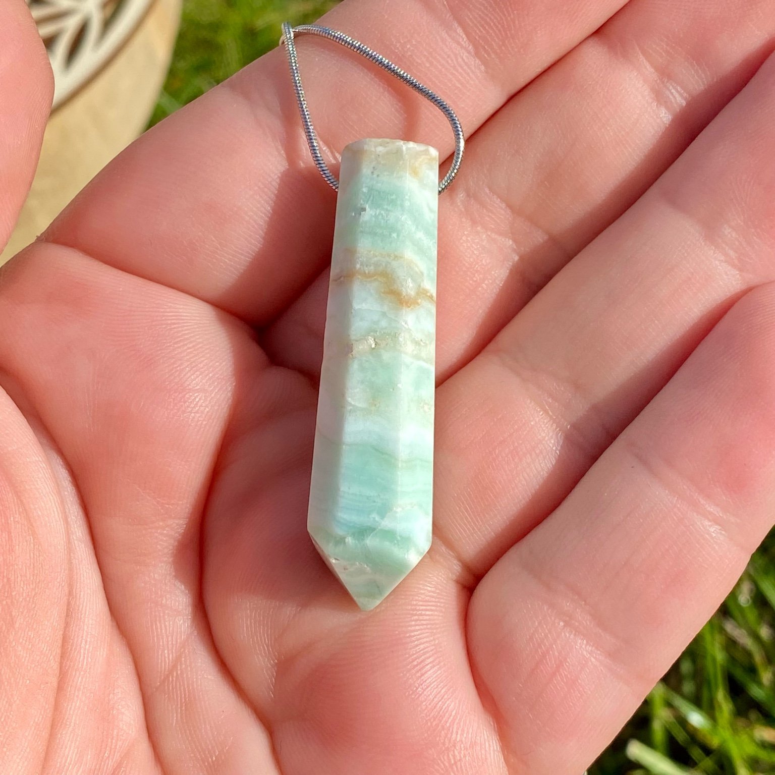Collier pendentif pointe Calcite Bleue des Caraïbes - Sérénité & Expression – Image 9