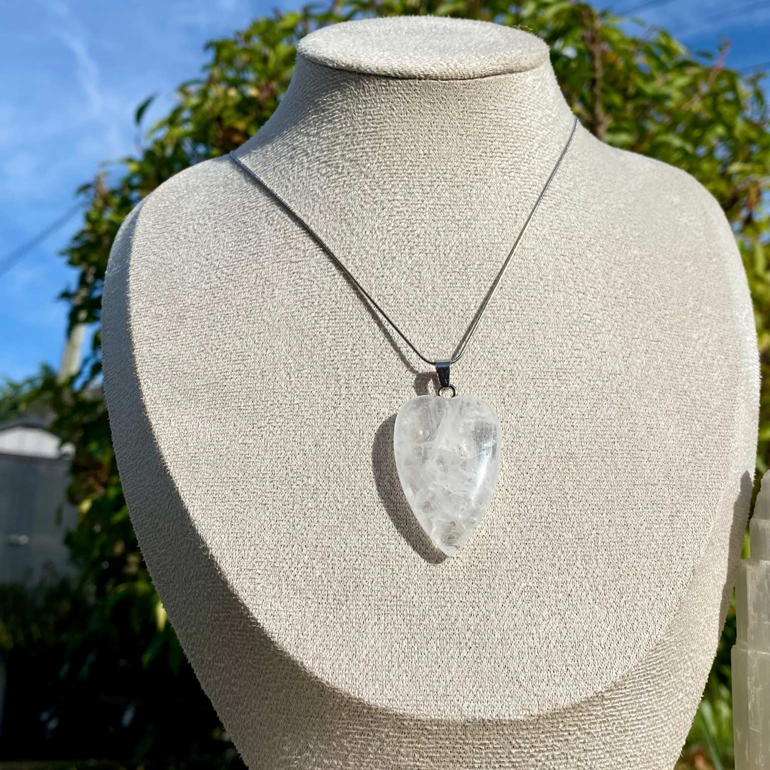 Collier pendentif cœur Cristal de Roche - Clarté & Pureté – Image 4