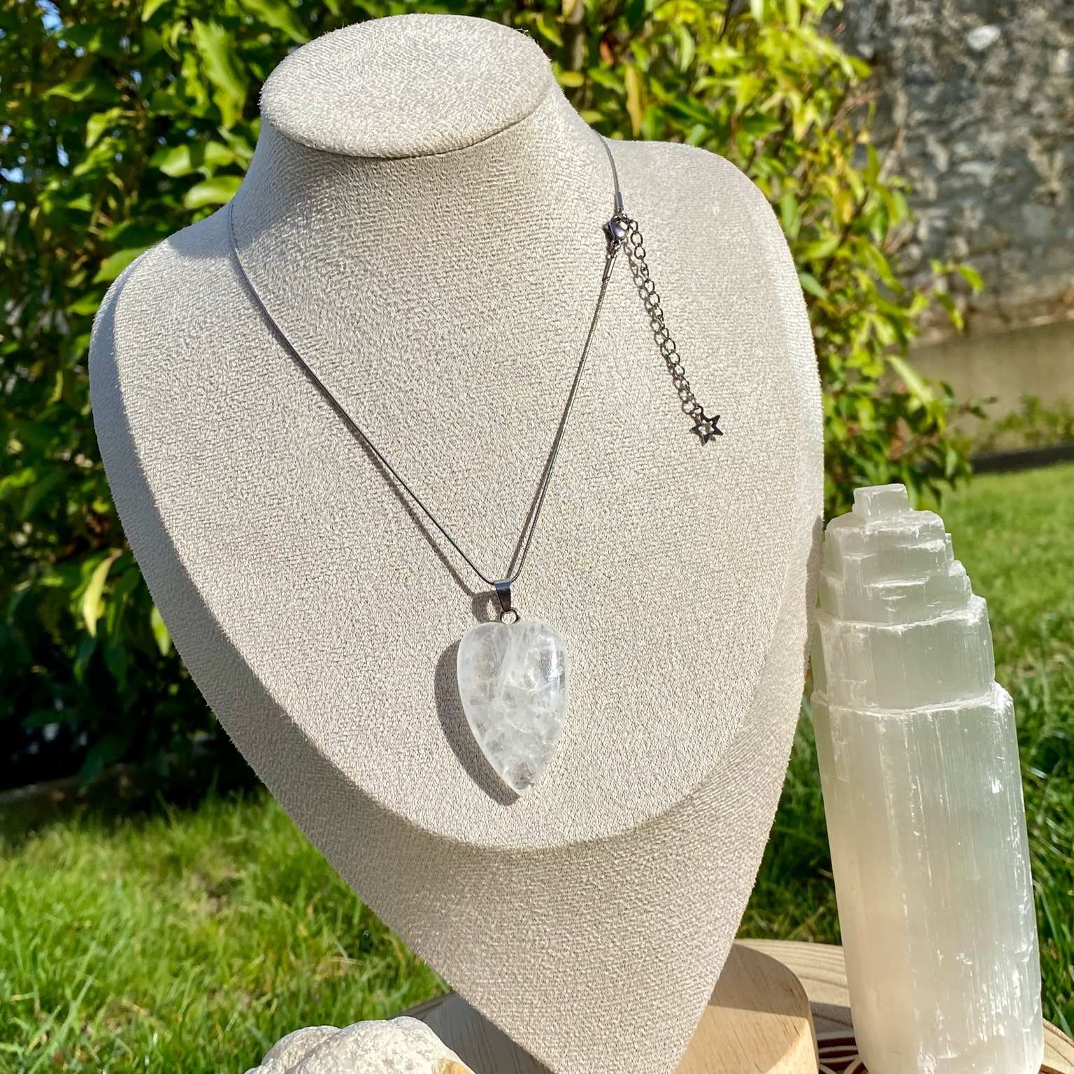Collier pendentif cœur Cristal de Roche - Clarté & Pureté – Image 3