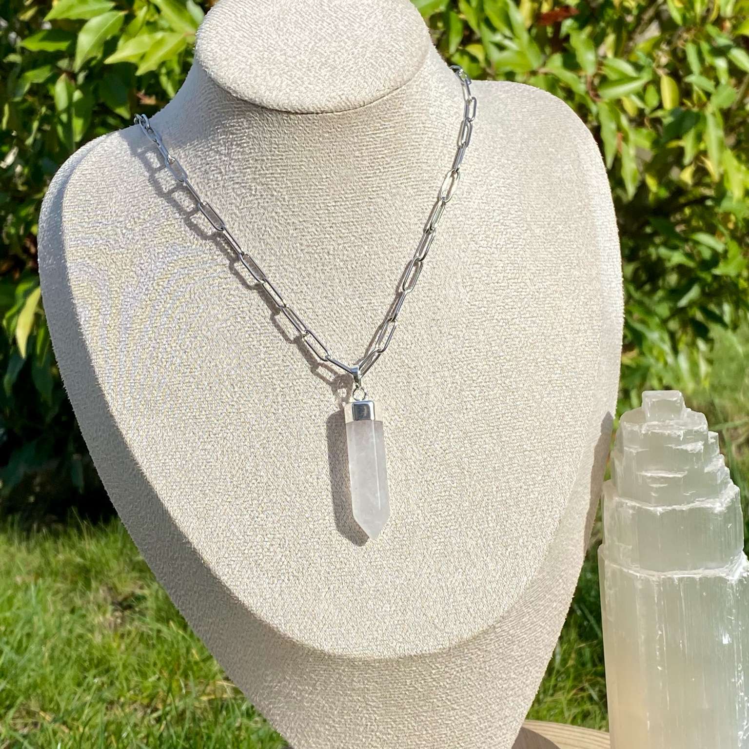 Collier pendentif pointe Cristal de Roche - Lumière & Paix – Image 3
