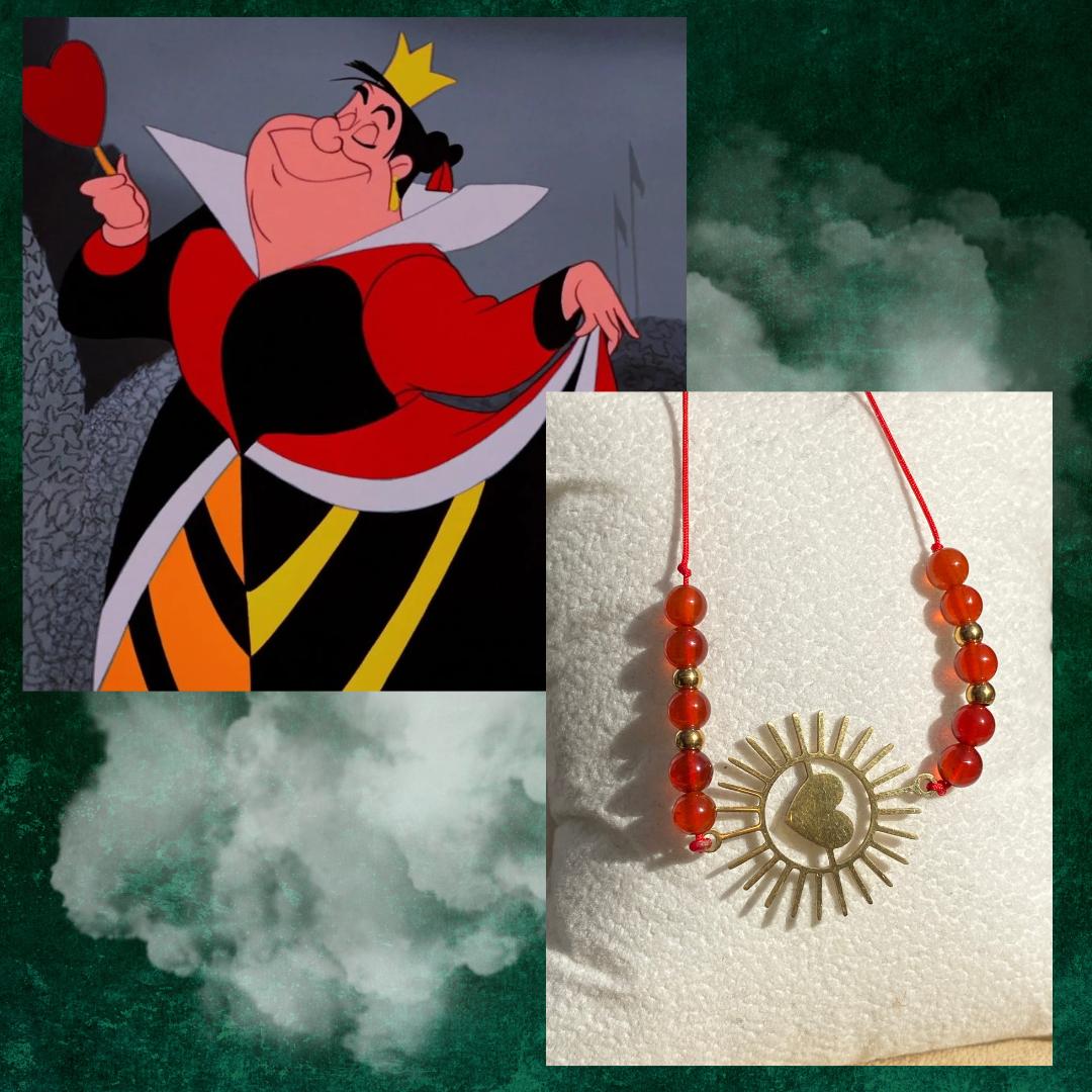 Bracelet Reine de coeur en cornaline avec breloque soleil scintillant doré, bijou original en pierres naturelles fait main Les Merveilles by Pauline. Collection inspiré par les Méchants Disney.