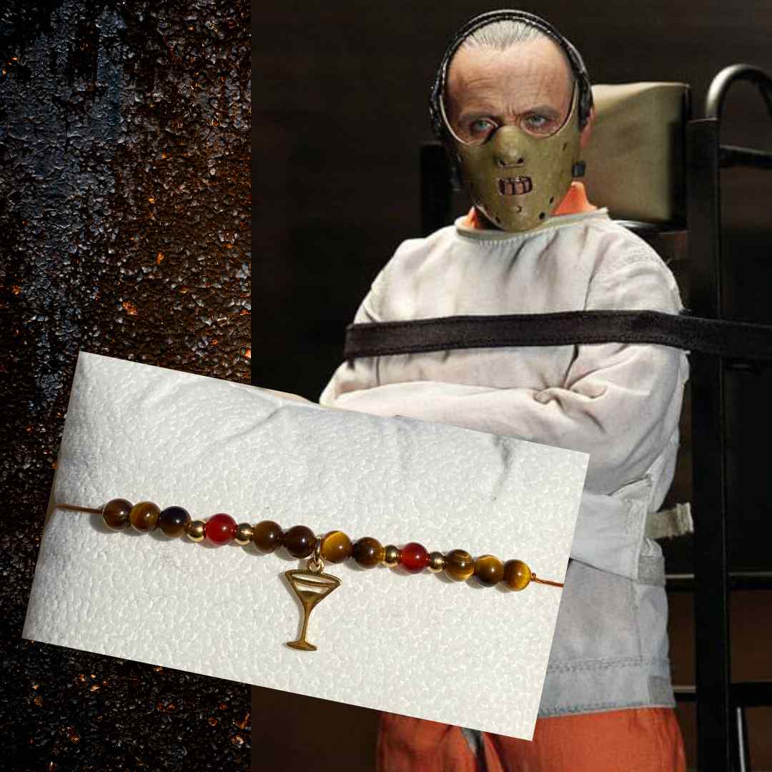 Bracelet Halloween en œil de tigre et cornaline inspiré du célèbre Hannibal Lecter, bijou unique en pierres naturelles avec breloque cocktail dorée.