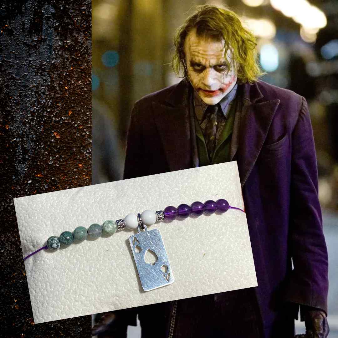 Bracelet inspiré du Joker, création originale en agate mousse, améthyste et howlite, breloque carte en acier inoxydable, bijou artisanal Les Merveilles by Pauline.