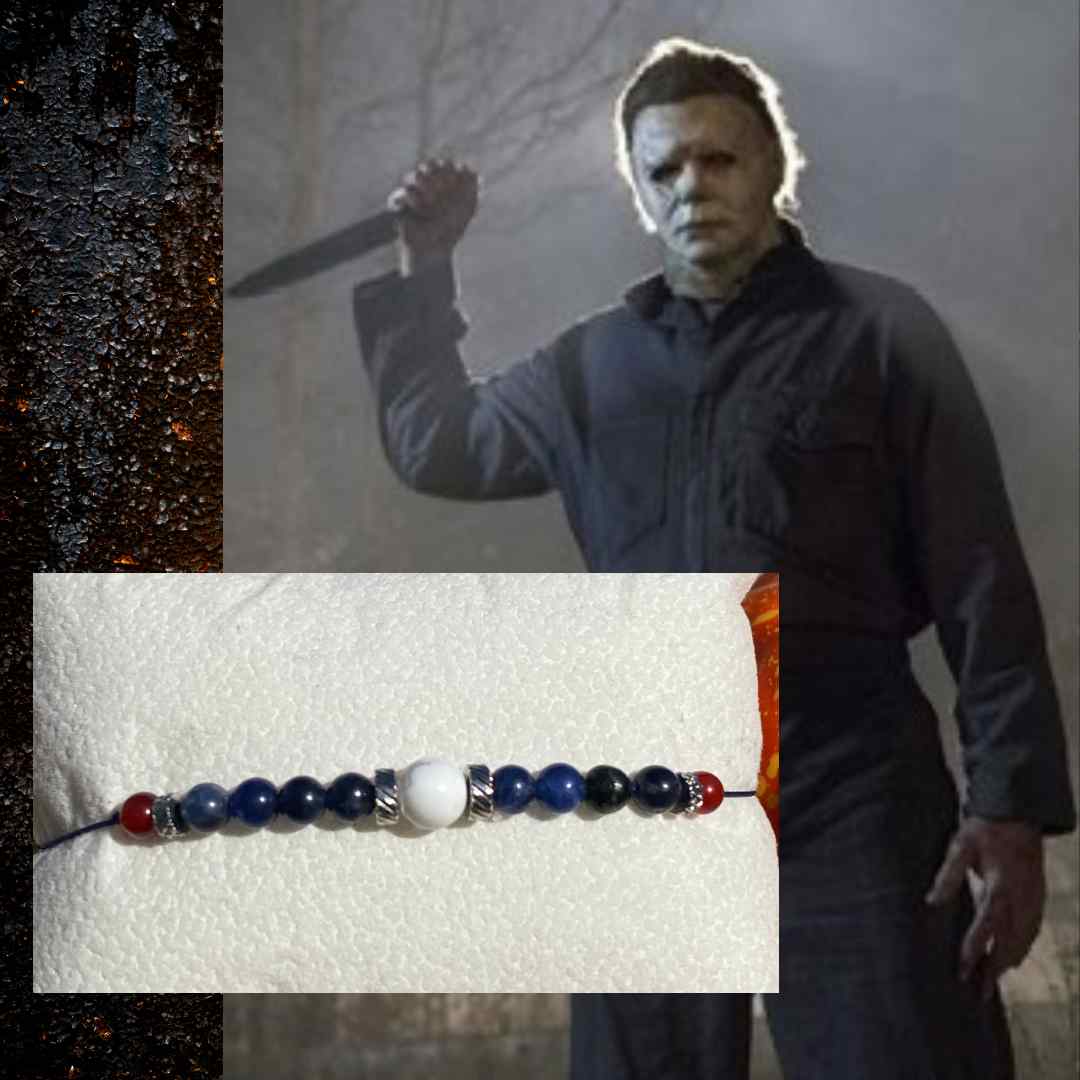 Bracelet Halloween inspiré de Michael Myers en pierres naturelles de cornaline, sodalite et howlite, bijou artisanal fait main Les Merveilles by Pauline.