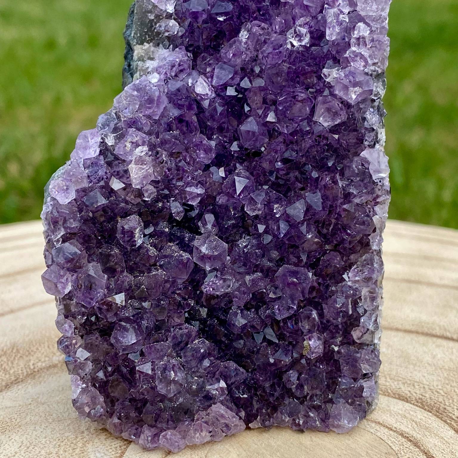 Druse d’améthyste violette naturelle du Brésil – décoration zen et apaisante – Les Merveilles by Pauline