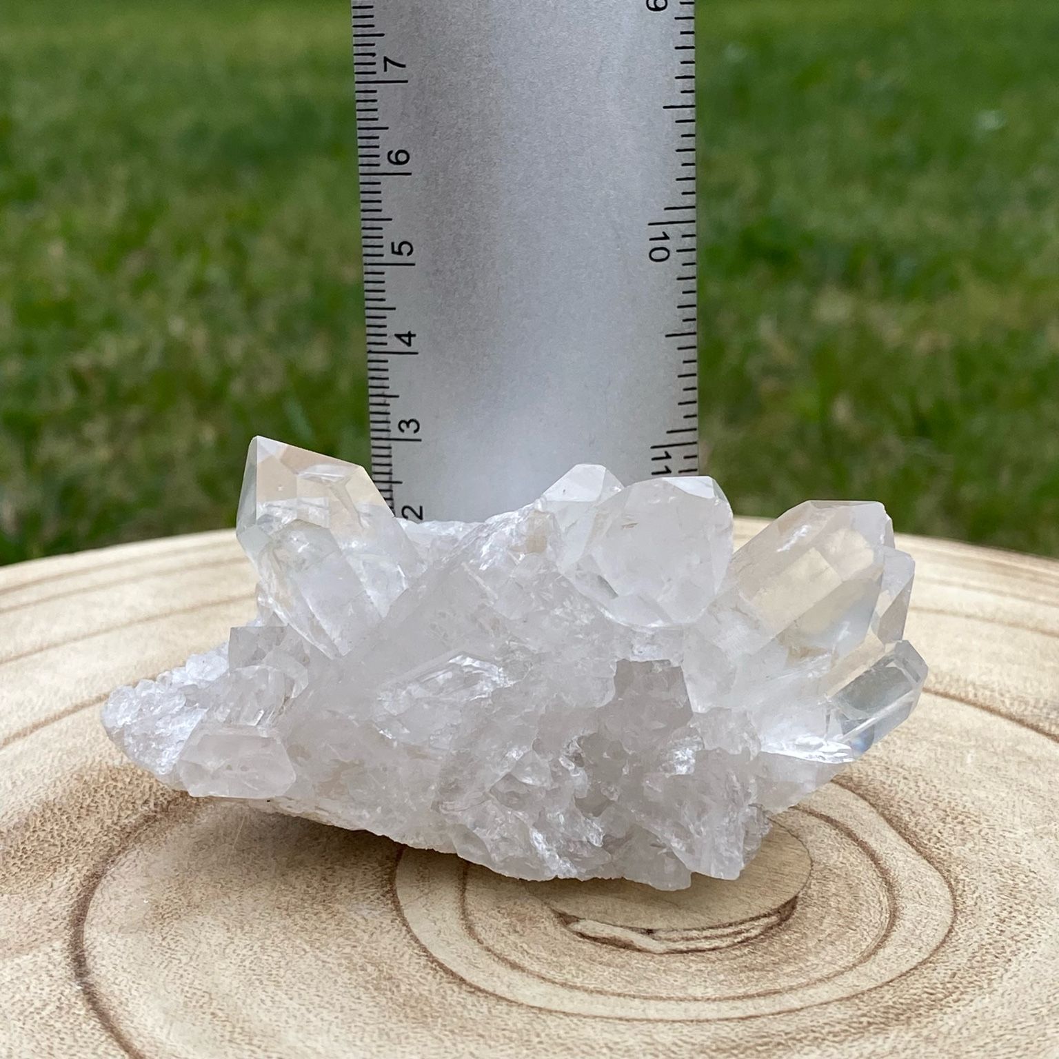 Druse de cristal de roche naturel, pierre de lumière et d'amplification énergétique, décoration minérale et outil de purification Les Merveilles by Pauline