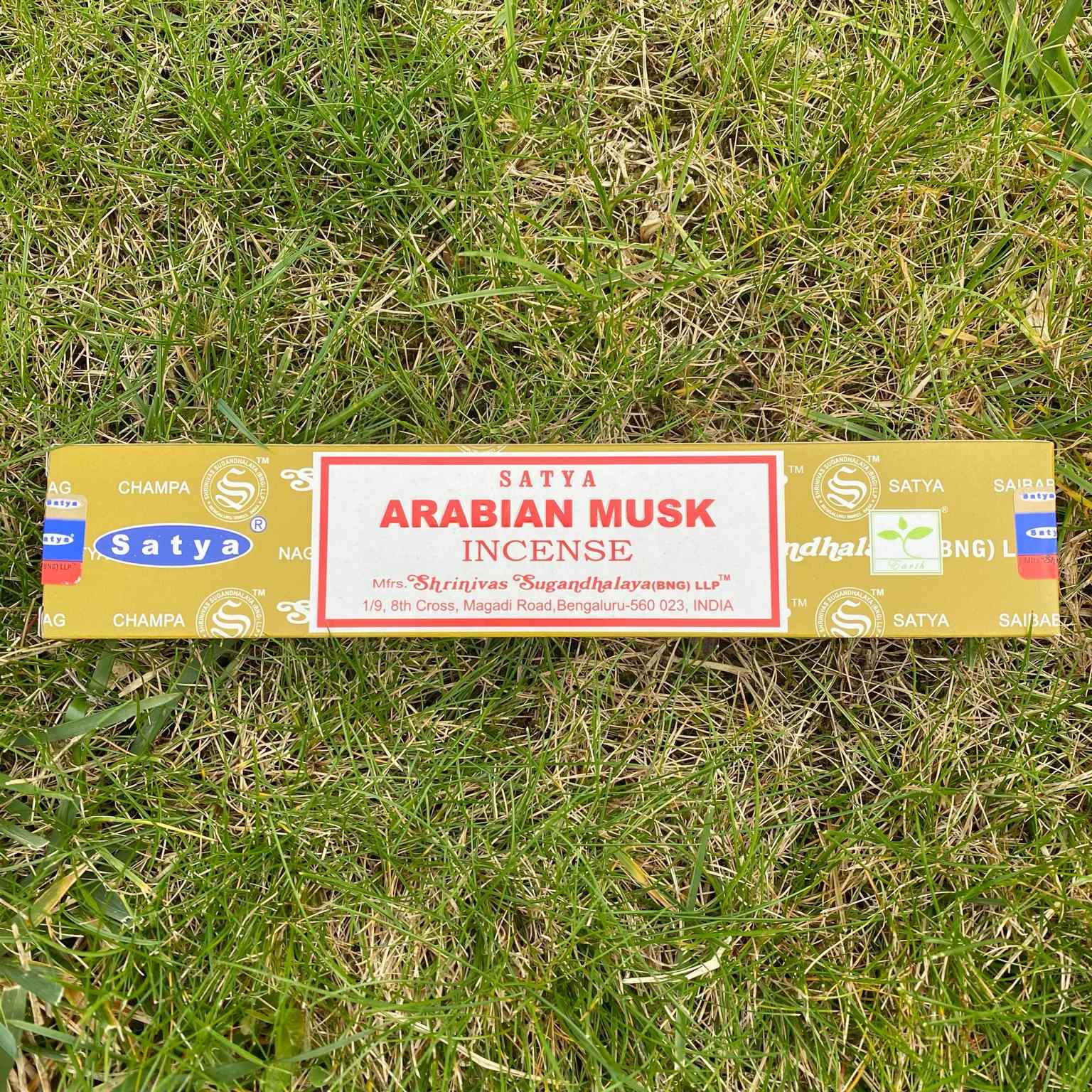 Encens Satya Arabian Musk, senteur musc arabique chaude et apaisante, pour purifier l’atmosphère, les minéraux et les bijoux en pierres naturelles.