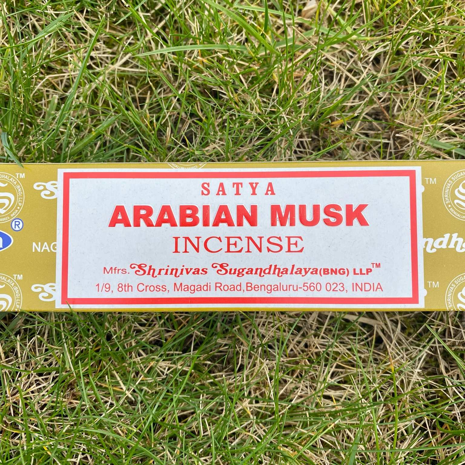 Encens Satya Arabian Musk, senteur musc arabique chaude et apaisante, pour purifier l’atmosphère, les minéraux et les bijoux en pierres naturelles.