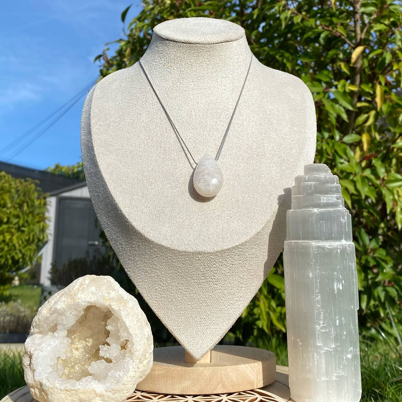 Collier pendentif Pierre de lune - Féminité & Intuition – Image 4