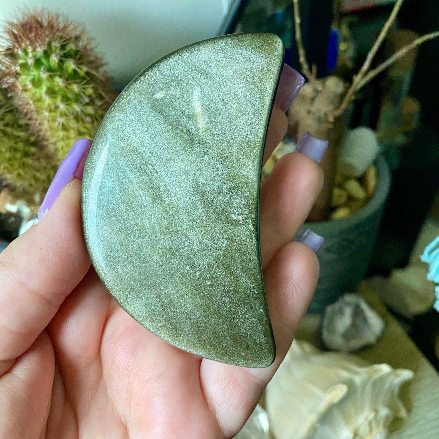 Lune en obsidienne dorée pièce unique 107 g