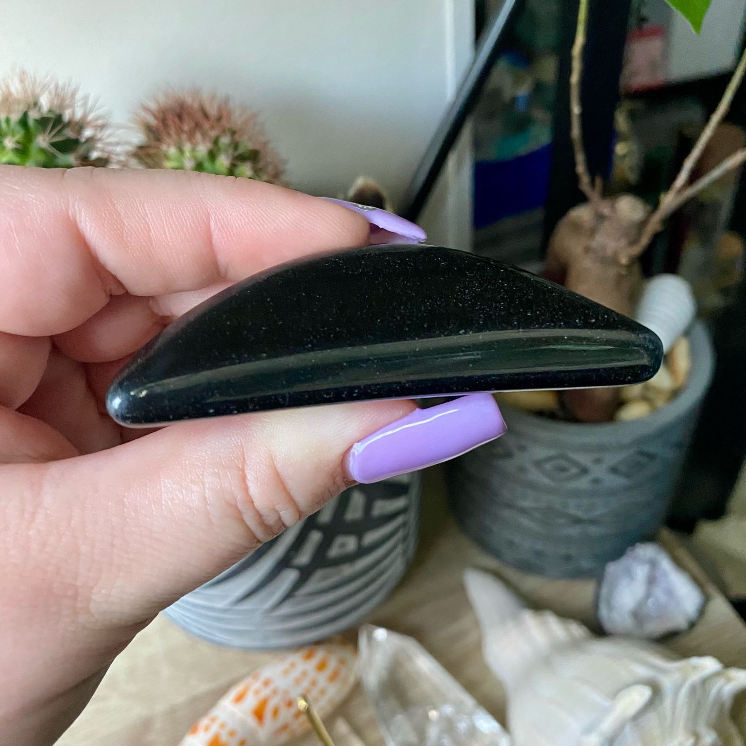 Lune en obsidienne dorée pièce unique 77 g