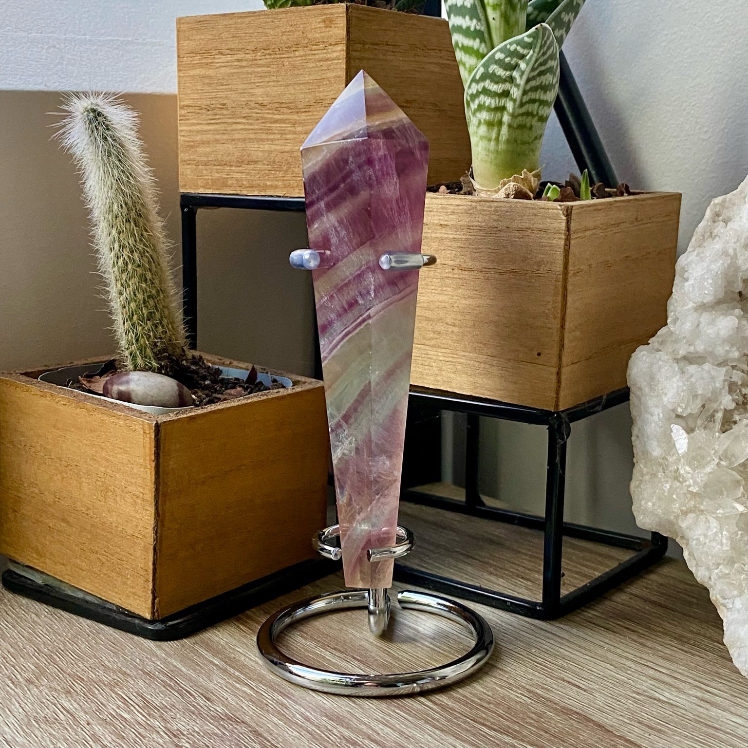 Pointe fluorite sur socle énergie douce et émotionnelle