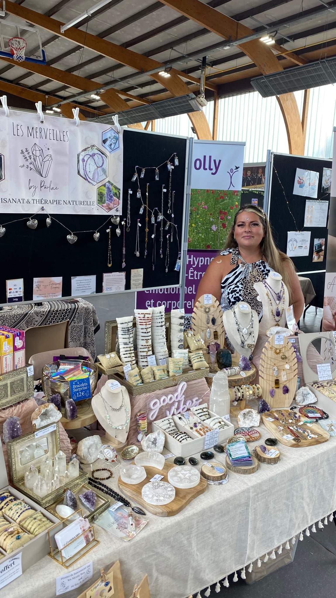 pauline-stand-les-merveilles-by-pauline-chambly-oise-val-doise-60-95-salon-bien-etre Stand Les Merveilles by Pauline lors d’un salon bien-être dans l’Oise, créations artisanales en pierres naturelles