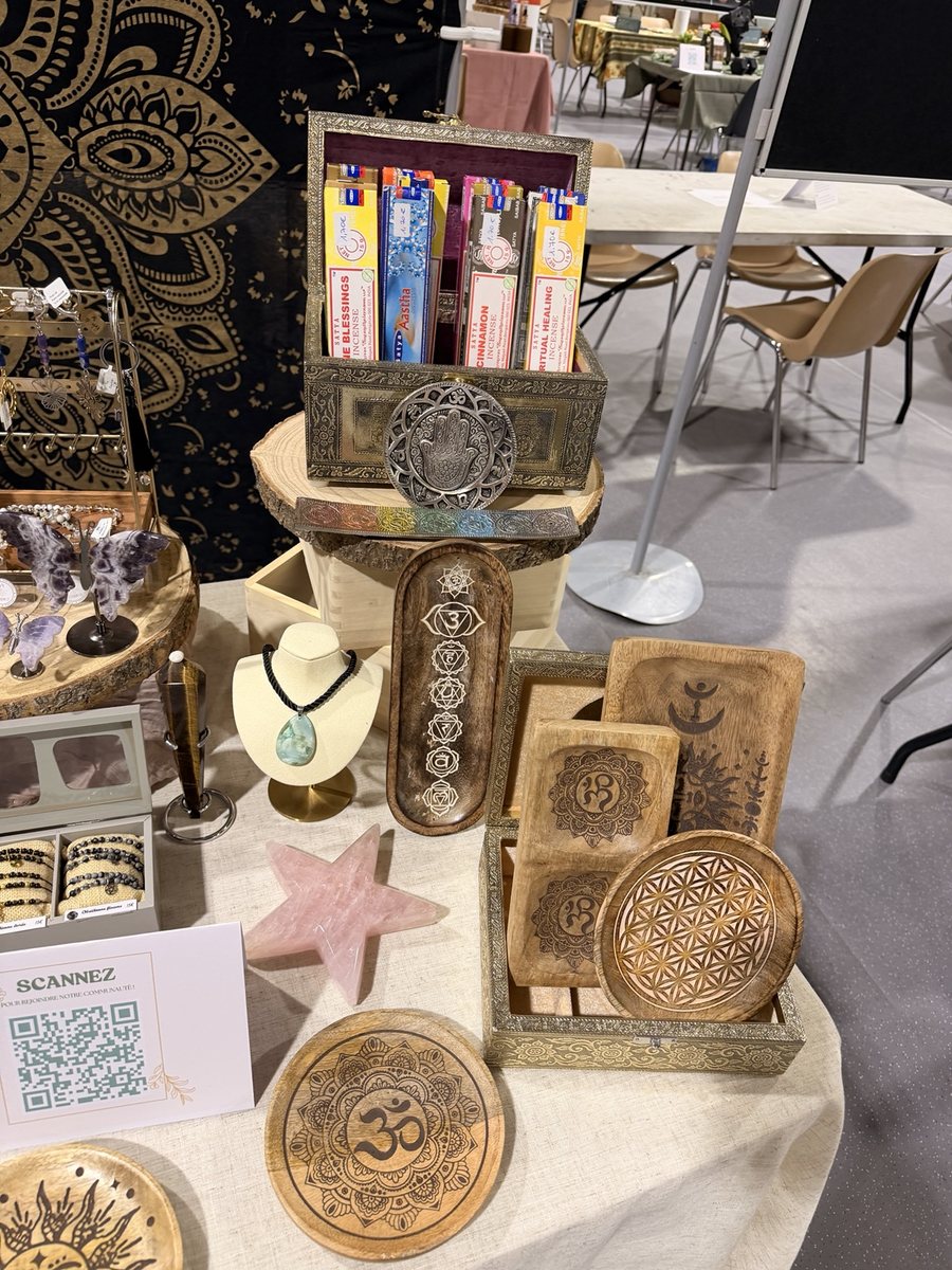 Détails du stand au salon des familles de Chambly le 20 septembre 2026 : la décoration ésotérique